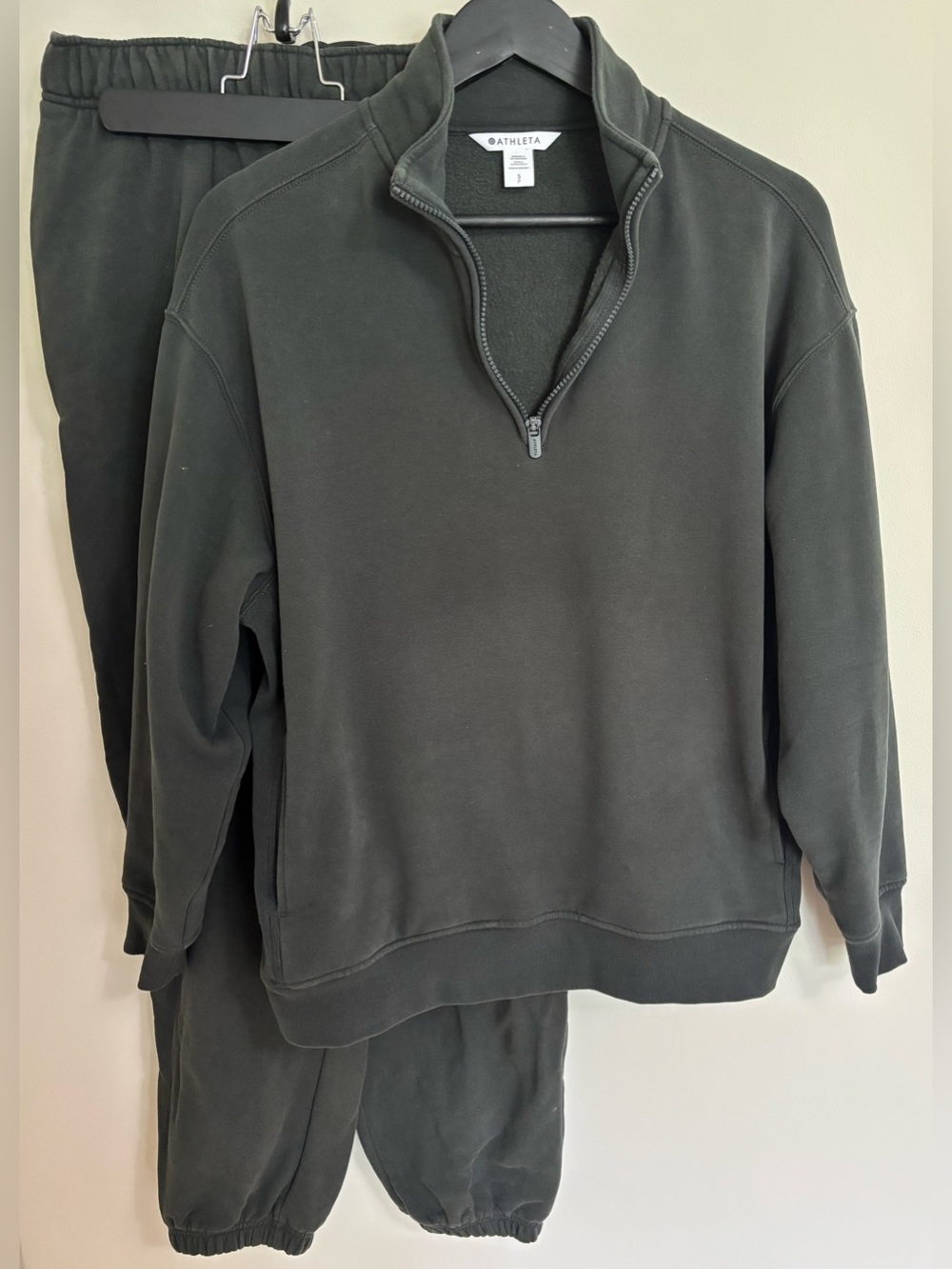 Athleta Forever Fleece - Set of 1/4 Zip Sweatshirt and Sweatpants - Forest Green